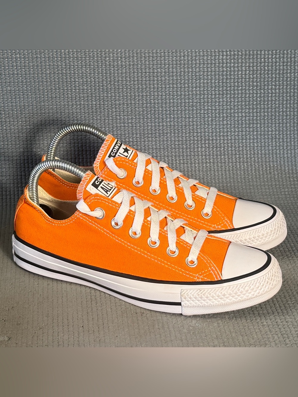 Converse Chuck Taylor All Star Orange Low Top Sneakers Women’s Size 7 - Picture 2 of 9